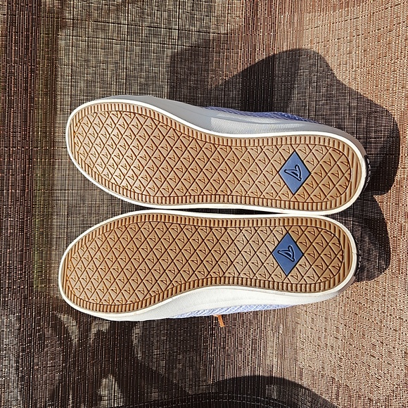 Sperry Light Blue Plaid Casual Boat Sneakers with Brown Laces, 9.5 - Picture 7 of 8